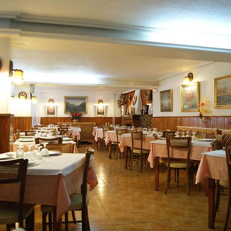 Hostal Pirineos Meliz Bielsa Zewnętrze zdjęcie