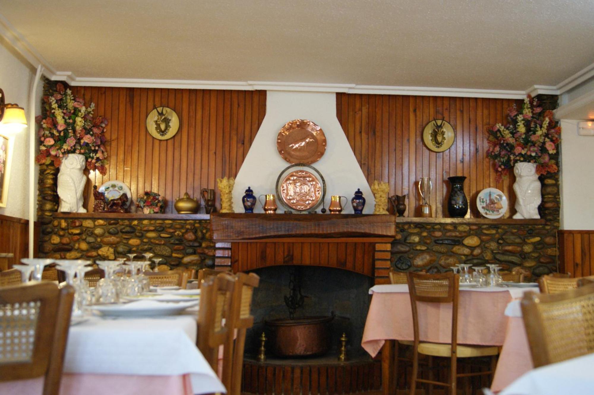 Hostal Pirineos Meliz Bielsa Zewnętrze zdjęcie