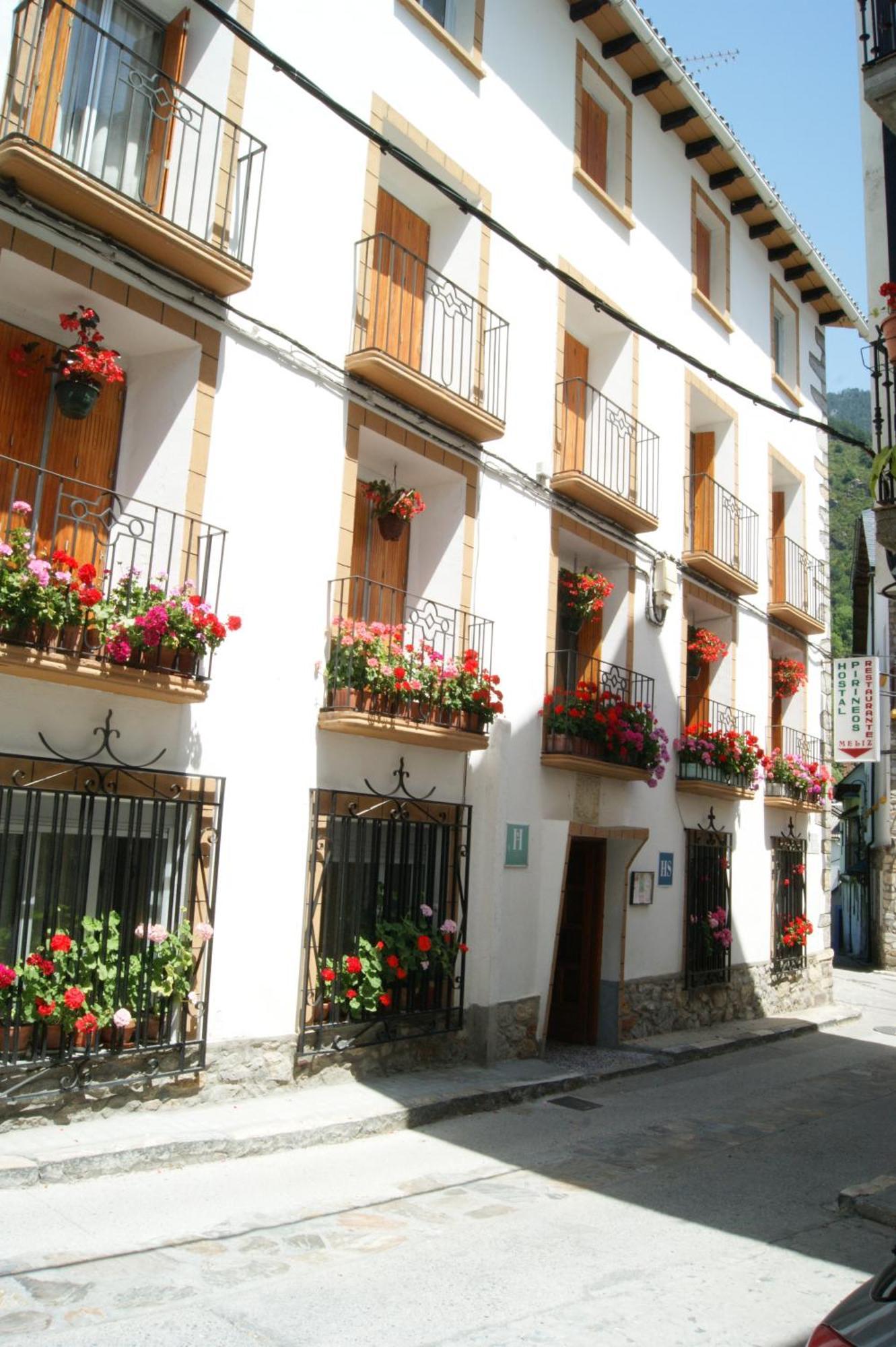 Hostal Pirineos Meliz Bielsa Zewnętrze zdjęcie