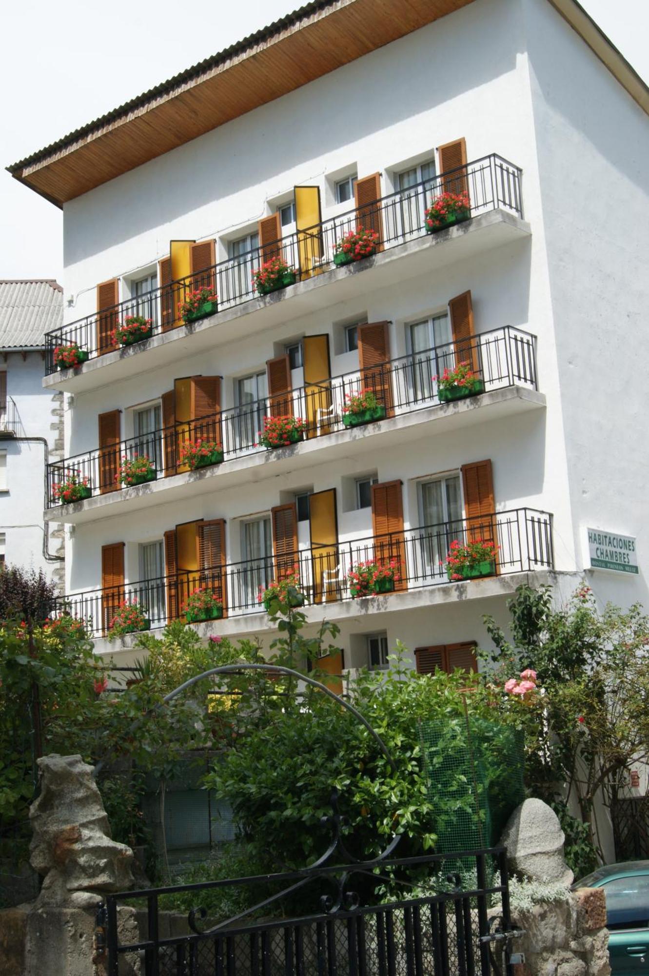 Hostal Pirineos Meliz Bielsa Zewnętrze zdjęcie